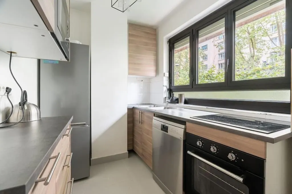 A Refined 2-Bedroom Close Avenue Foch Paris 0*,