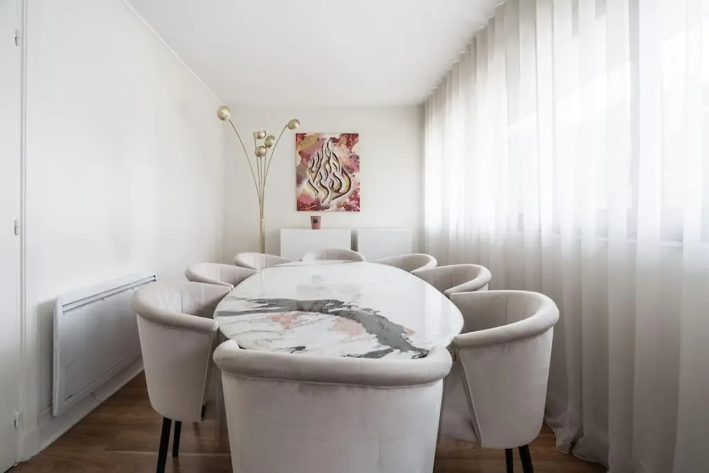 A Refined 2-Bedroom Close Avenue Foch Paris Apartment