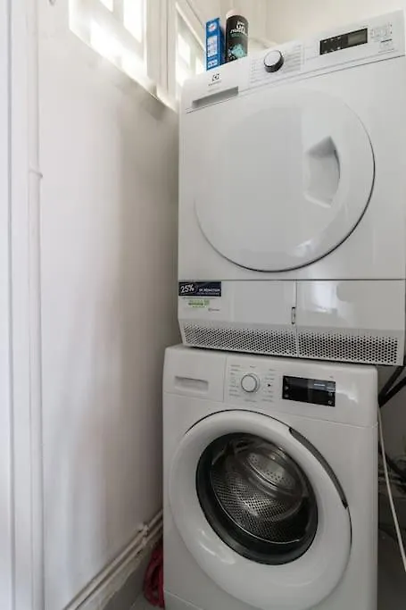 A Refined 2-Bedroom Close Avenue Foch Paris France