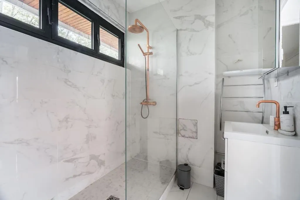 Apartment A Refined 2-Bedroom Close Avenue Foch Paris France